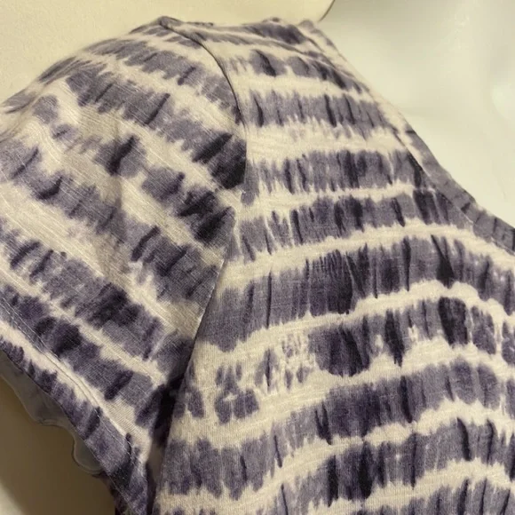 VINCE CAMUTO Top. Size Large - Picture 5 of 11